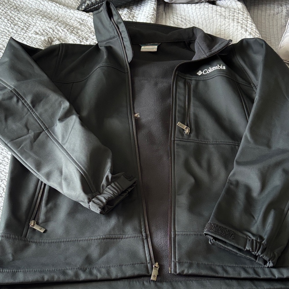 Columbia Men's black Performance Jacket